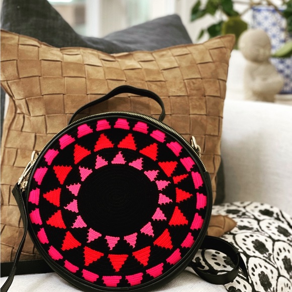 Round messenger, Wayuu Crossbody/ shoulder bag, Adjustable strap. - Picture 8 of 12